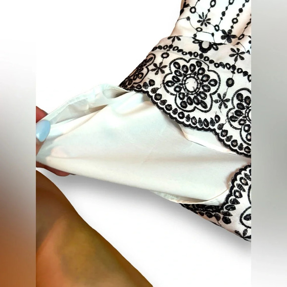 Parker Beth Eyelet Shift Dress Embroidered Mini Black White Size Small Scalloped - Picture 10 of 13